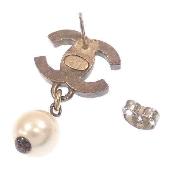 CHANEL Pearl Logo Earrings - Picture 4 of 6